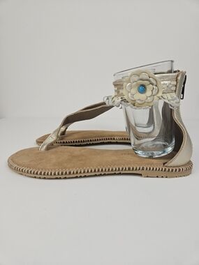 Manitobah Mukluks Wasaga Ankle Sandals Gold Leather Fringe Beaded Boho Size 9